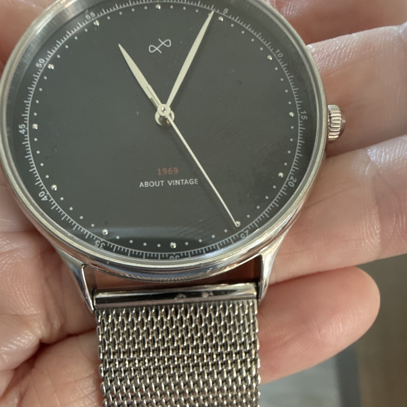 About Vintage 1969 Black Dial Silver Mesh Bracelet Quartz Watch 40mm 5 ATM