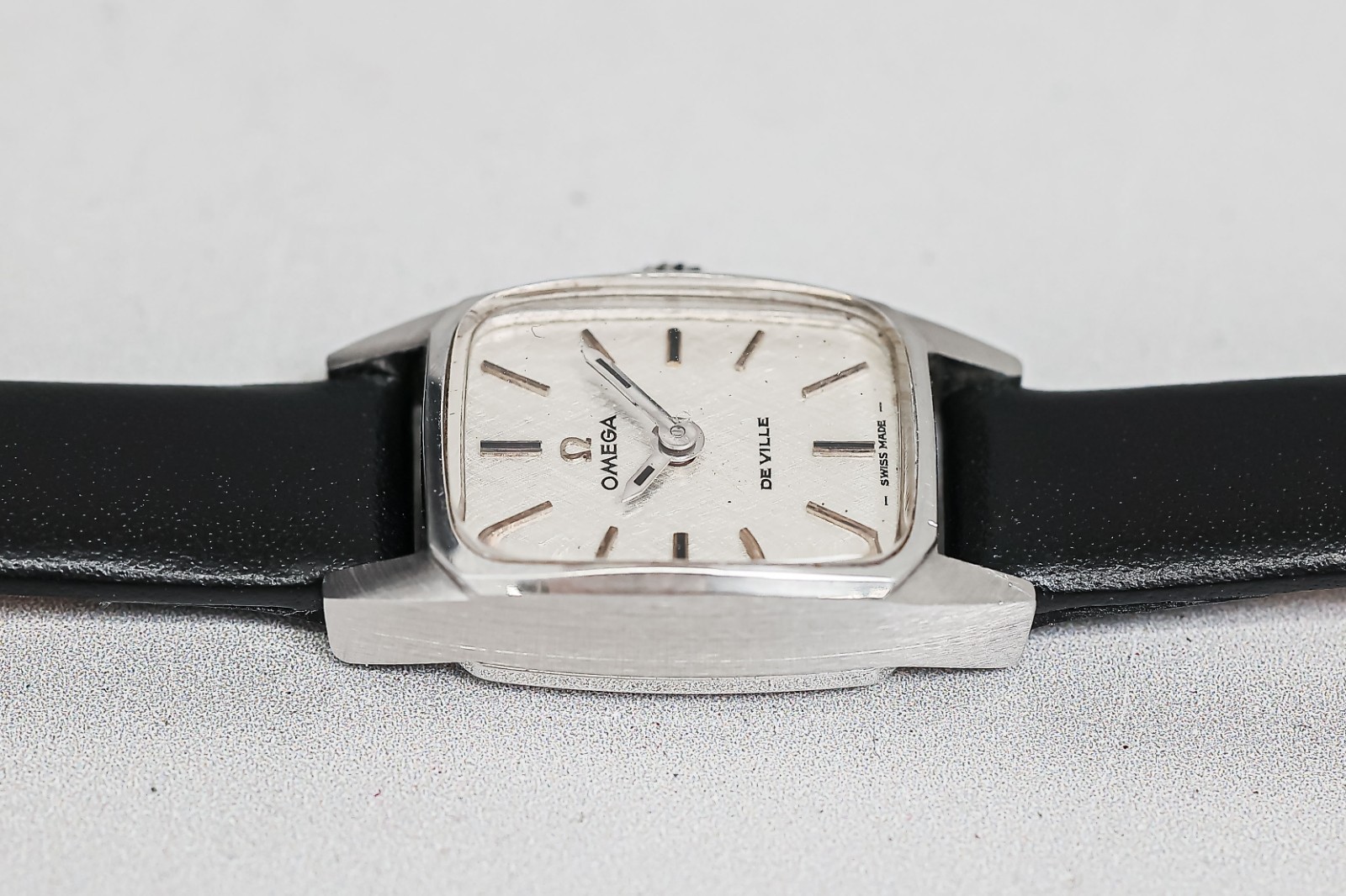Vintage 1971 *NEAR MINT* OMEGA De Ville Cal.485 Manual Winding Tank 15mm Women’s