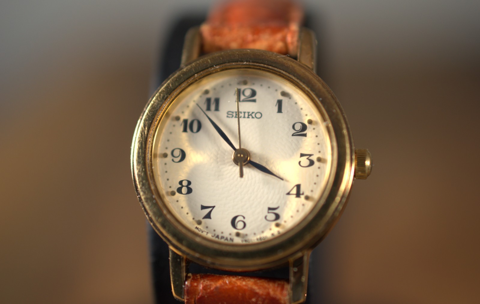 RARE SEIKO Womens White Tapisserie Dial – Brown Leather Band