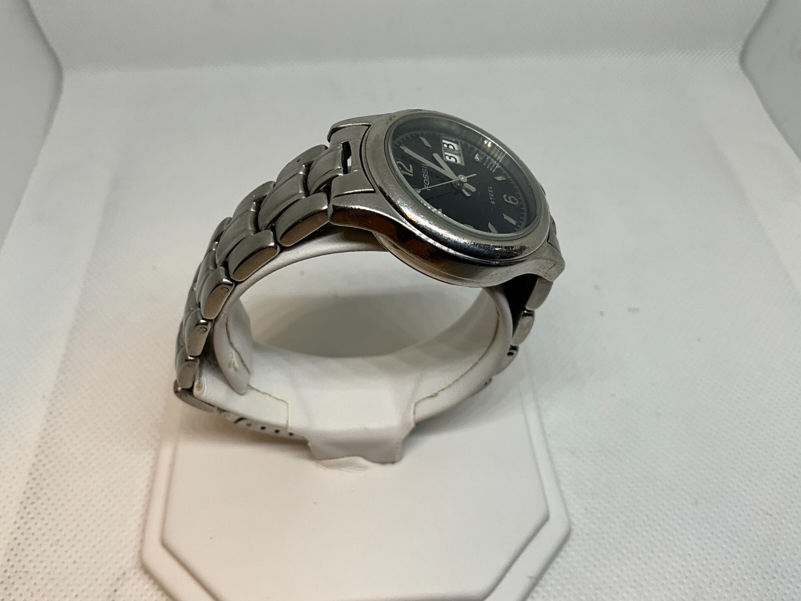 Desirable Fossil Steel womens watch with super large date numbers, light wear