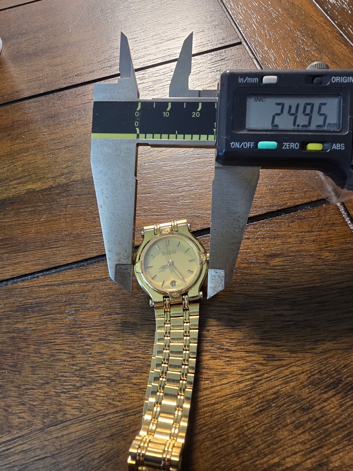 Vintage Gucci 9200L Swiss Made Gold Tone Women’s Watch Runs Great Original