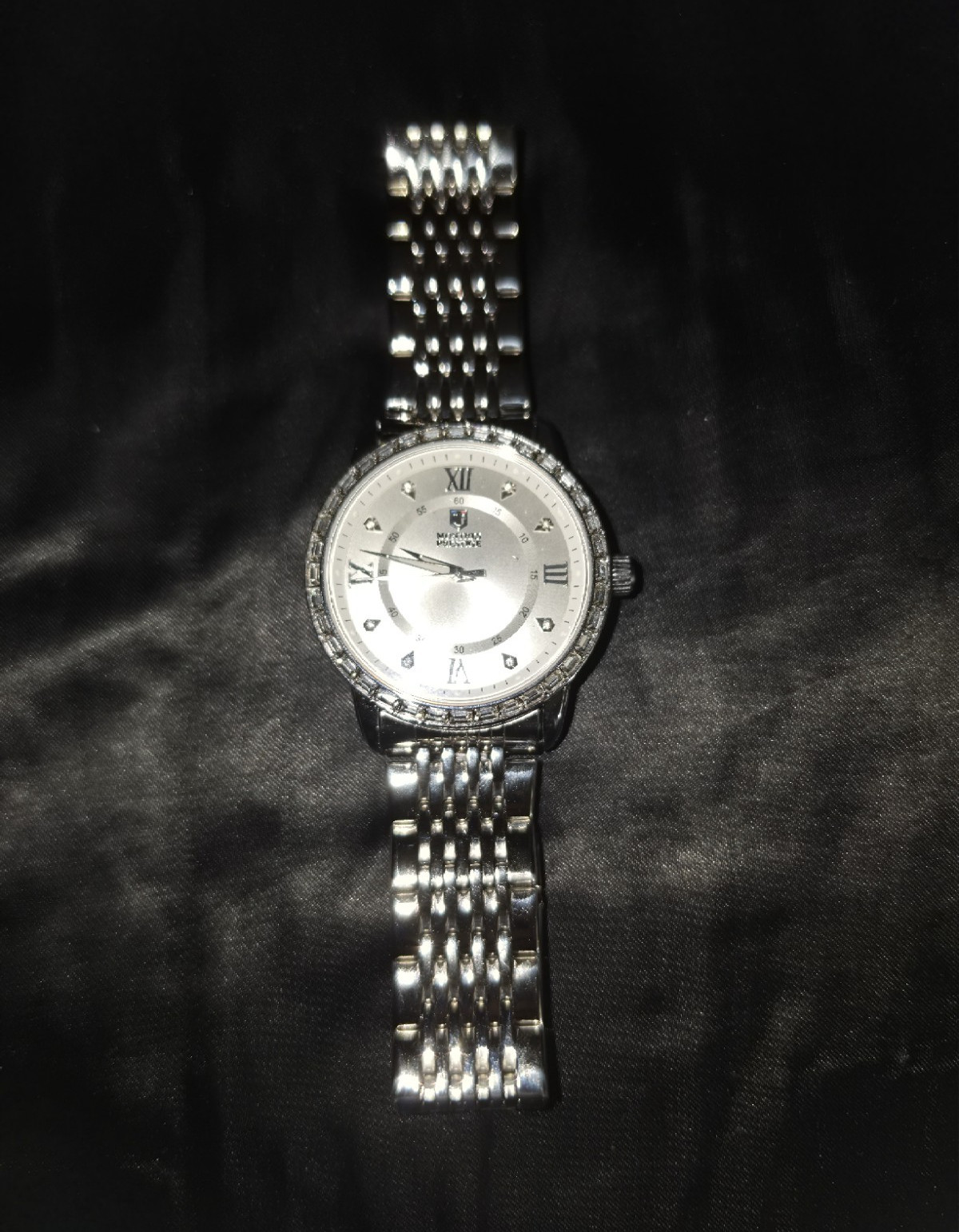 Montres Prestige Quartz Crystal Watch 38mm Silver Dial Roman Numerals Bracelet