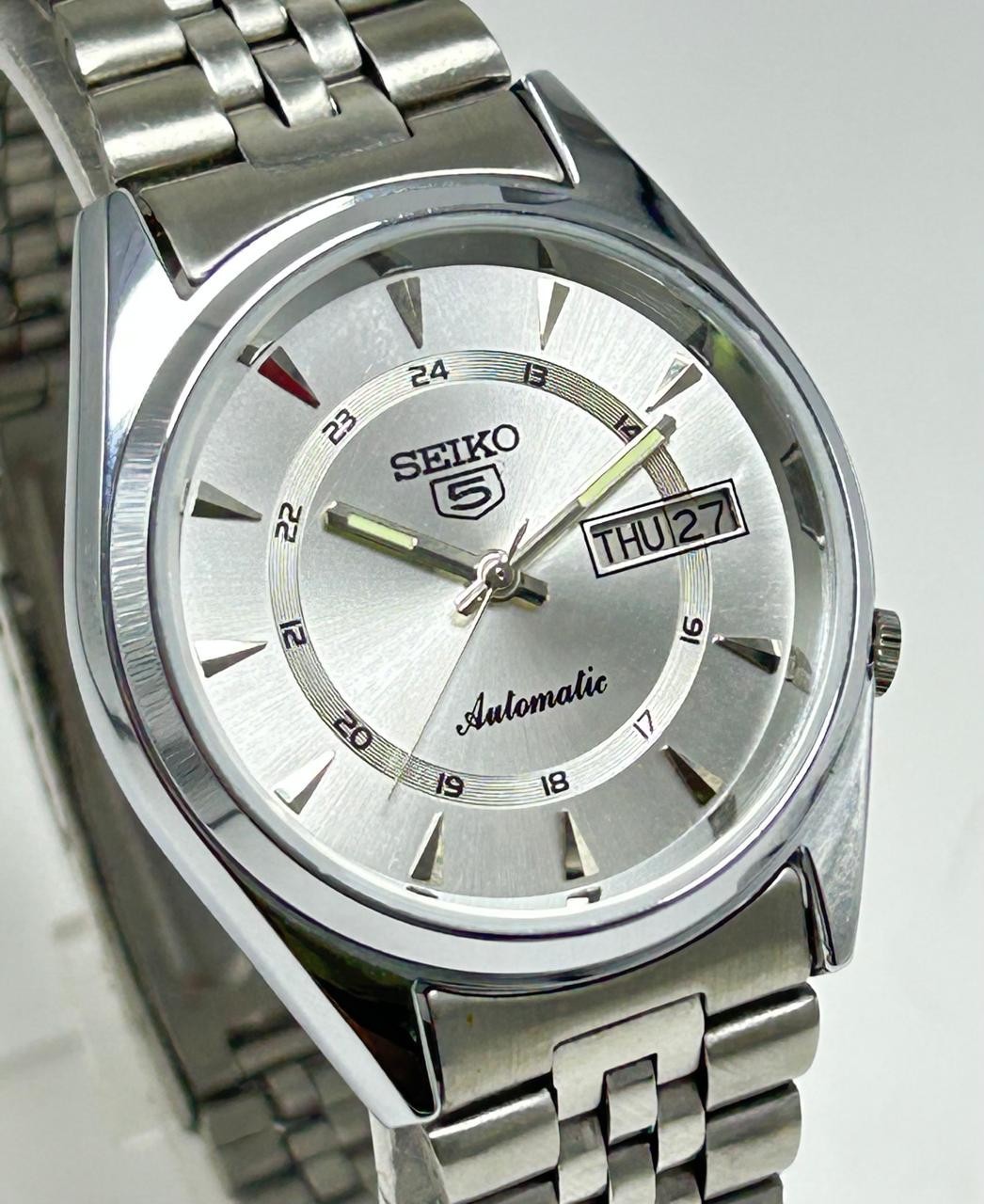 Vintage Seiko 5 Silver Dial Automatic Japan Movement No.7009A Men’s Wrist Watch.