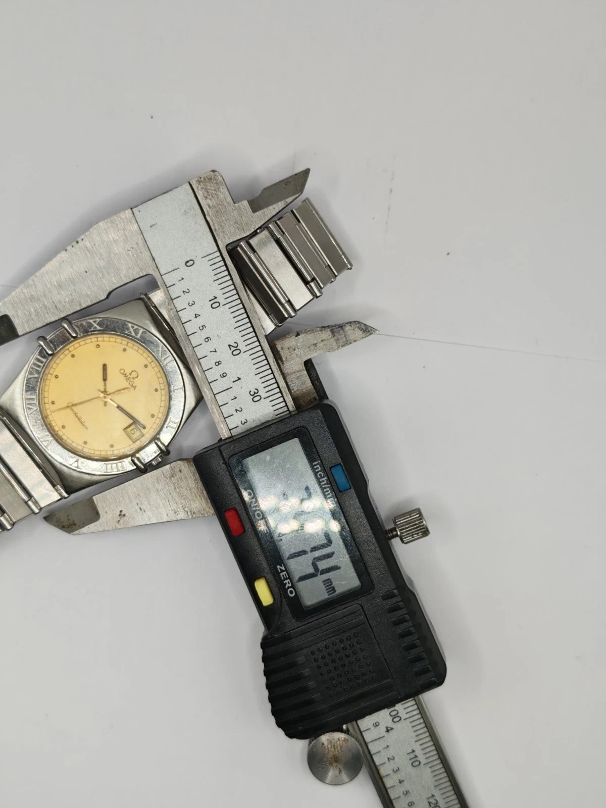 Omega Constellation Manhattan Quartz Champagne Dial Date Original