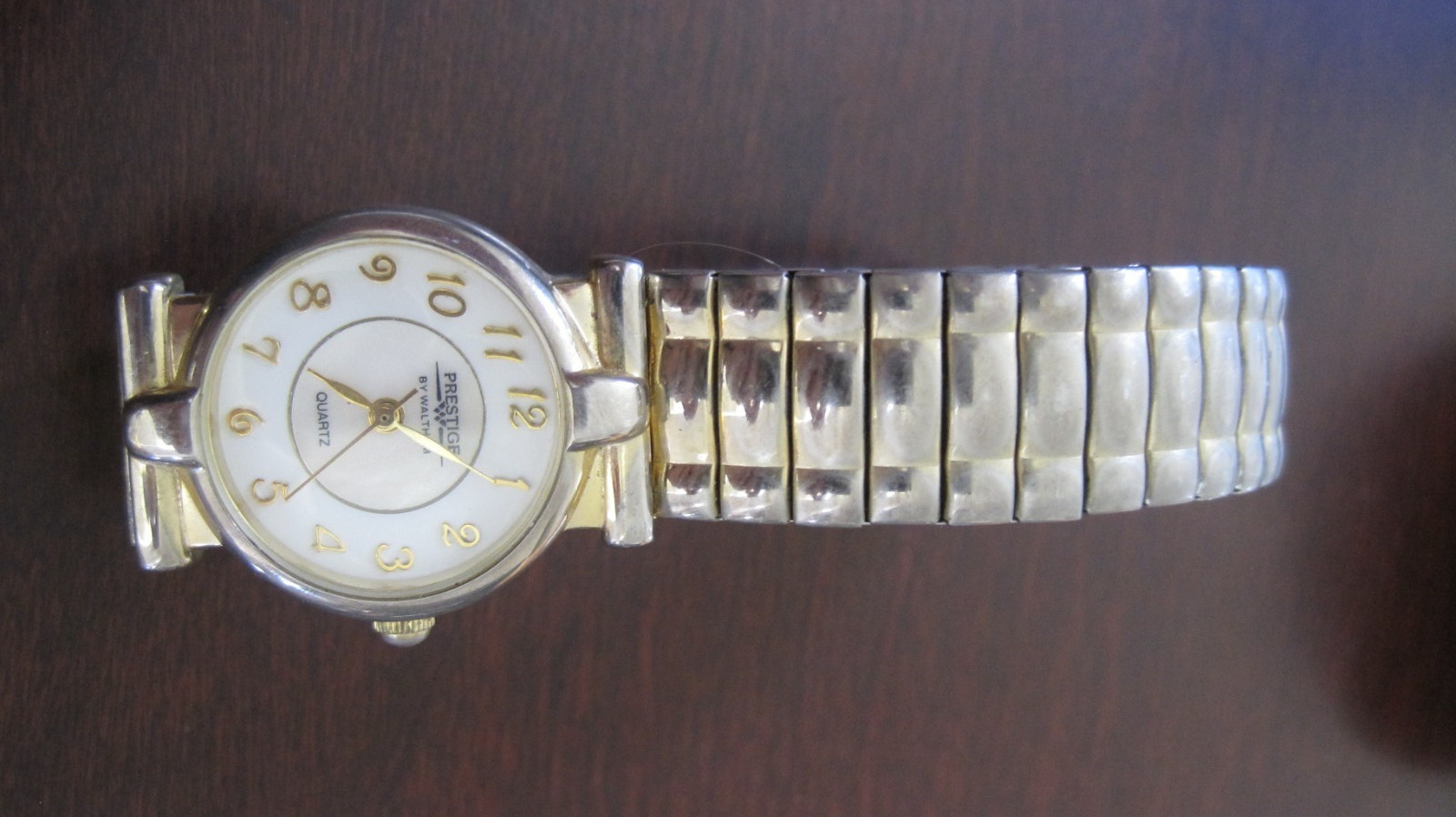 PRESTIGE by WALTHAM W1462 Quartz Women’s Wristwatch M.O. Pearl Dial New Battery