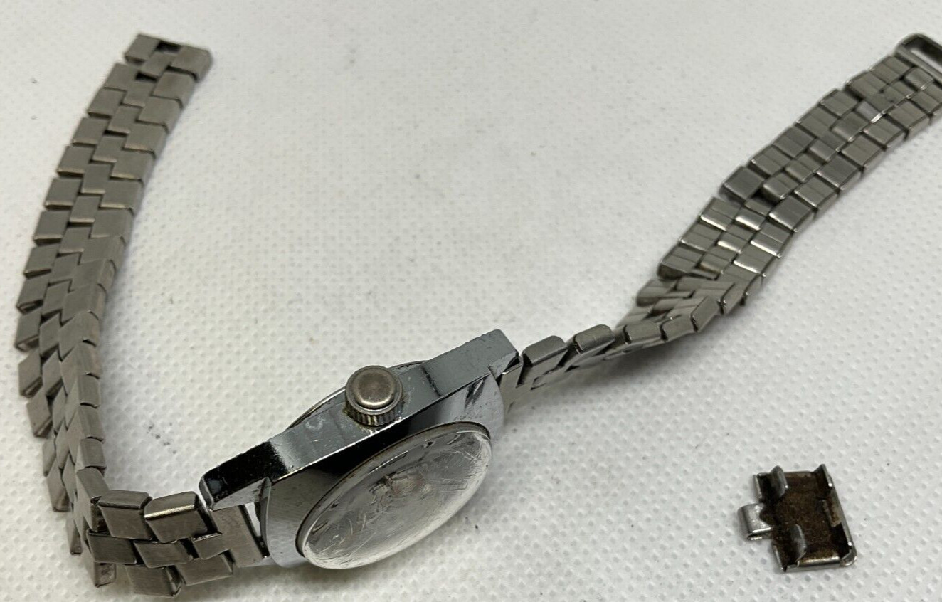 Vintage Timex mechanical womens watch with date, runs good, desirable model