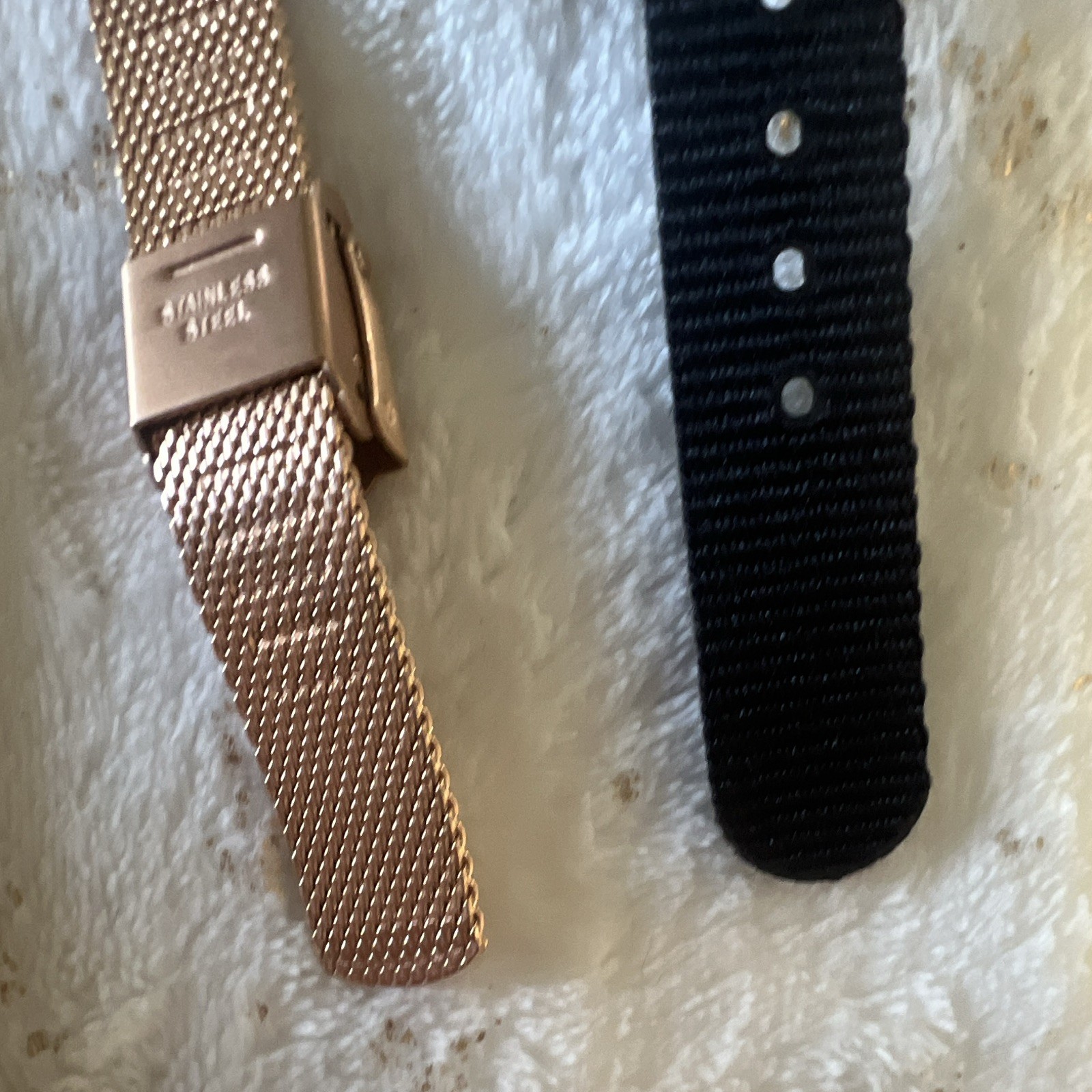 Daniel Wellington Quartz 32mm White Dial Rose Gold Mesh Watch + Black Strap