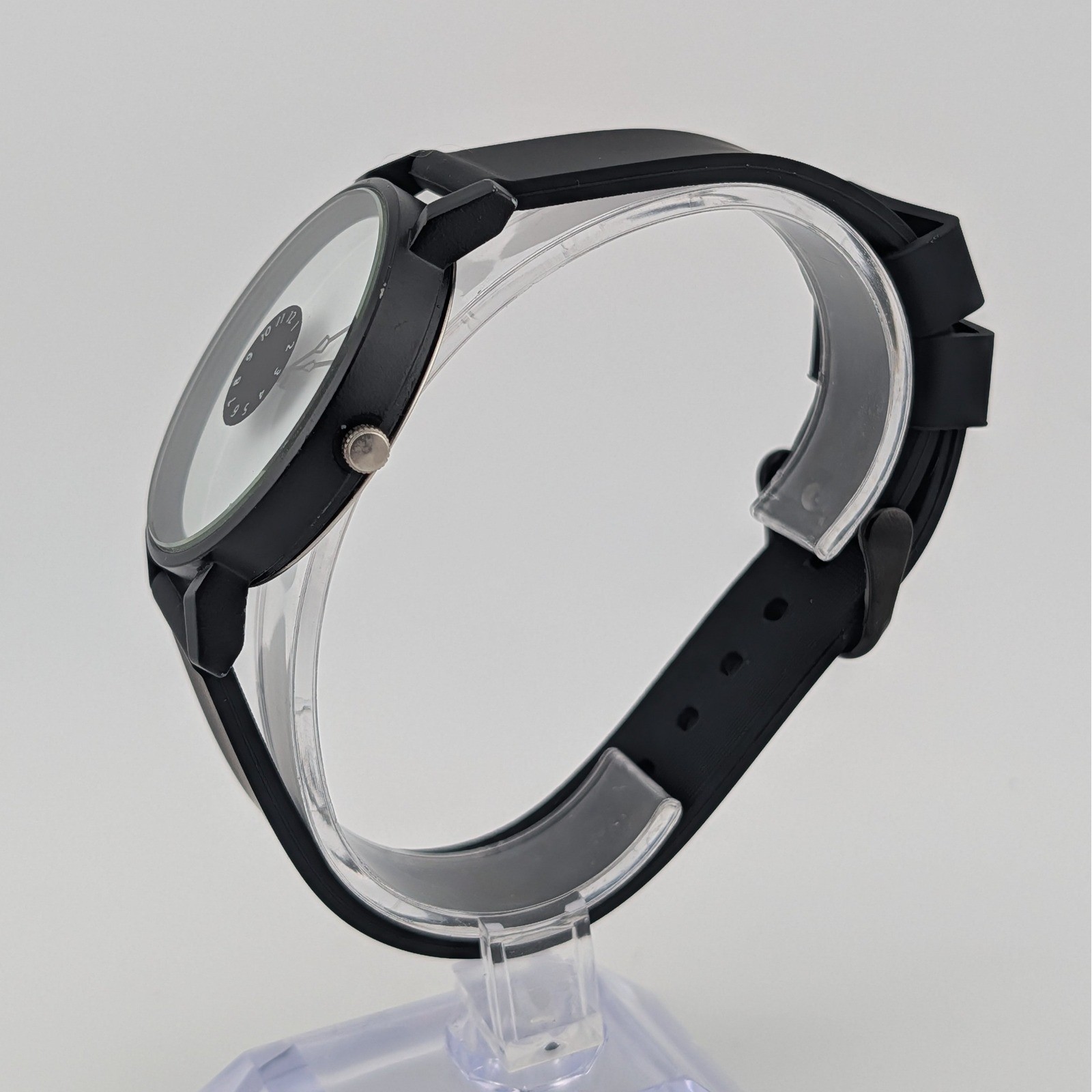 Modern Minimalist Quartz Watch Abstract Dial Black Silicone Strap 40mm