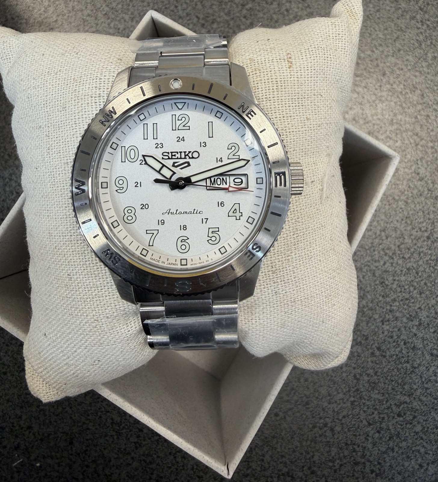 Seiko 5 Sports Automatic White Dial Steel Men’s Field Watch HDB007 Made In Japan
