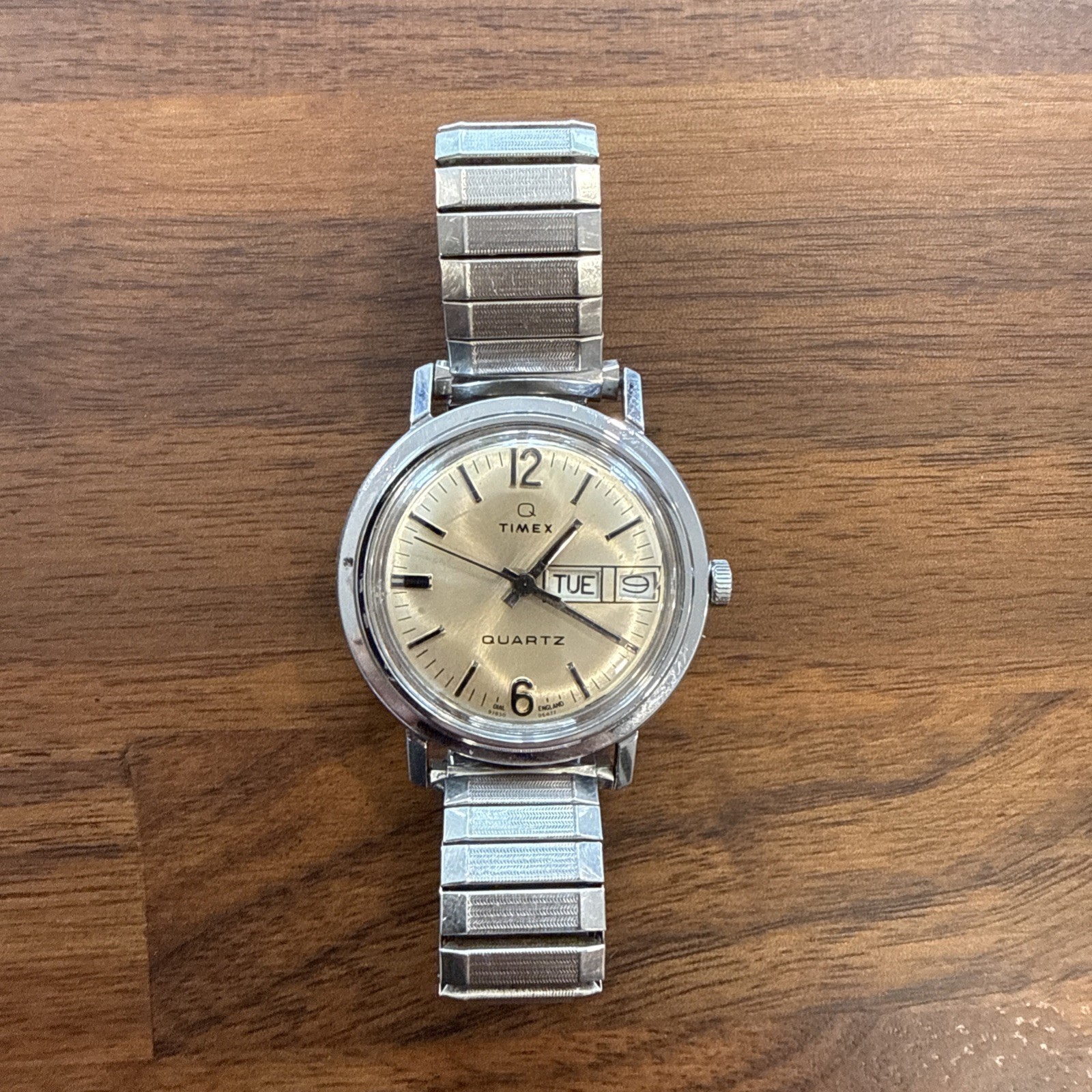 Timex Q Quartz Day & Date 1970s Vintage Great Condition