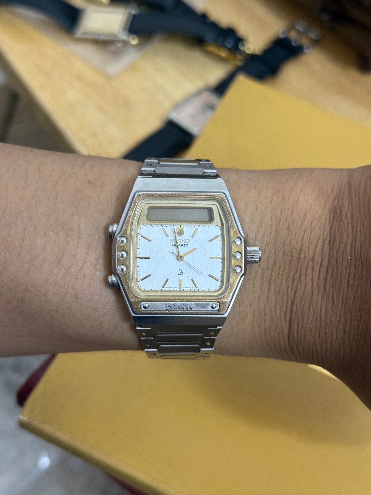 Vintage Seiko SilverWave H357-5060 Ana-Digi Quartz White Dial Men’s Watch Japan