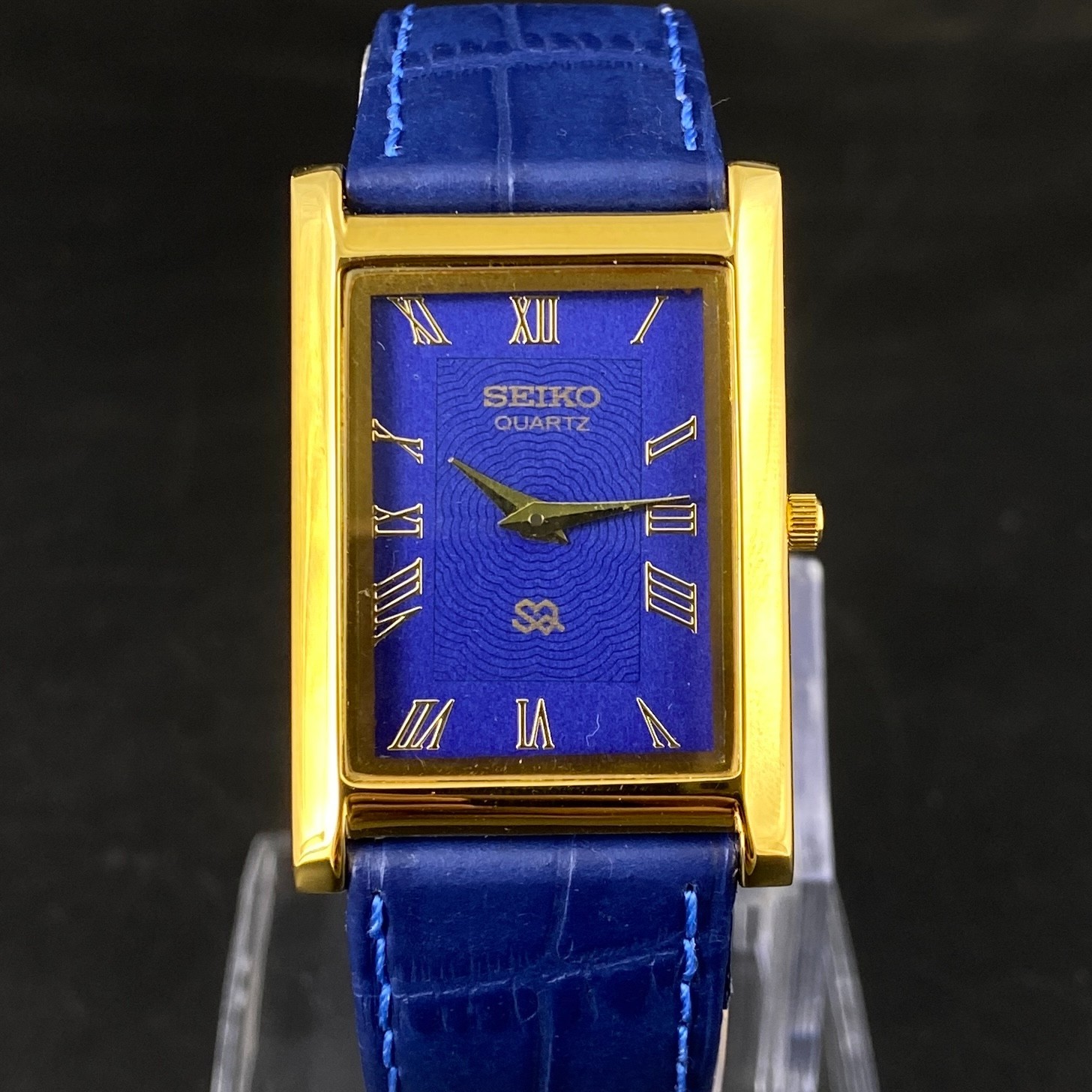 Vintage Seiko Slim Quartz Blue Face Rectangle Japanese 26MM Case Mens Watch S01