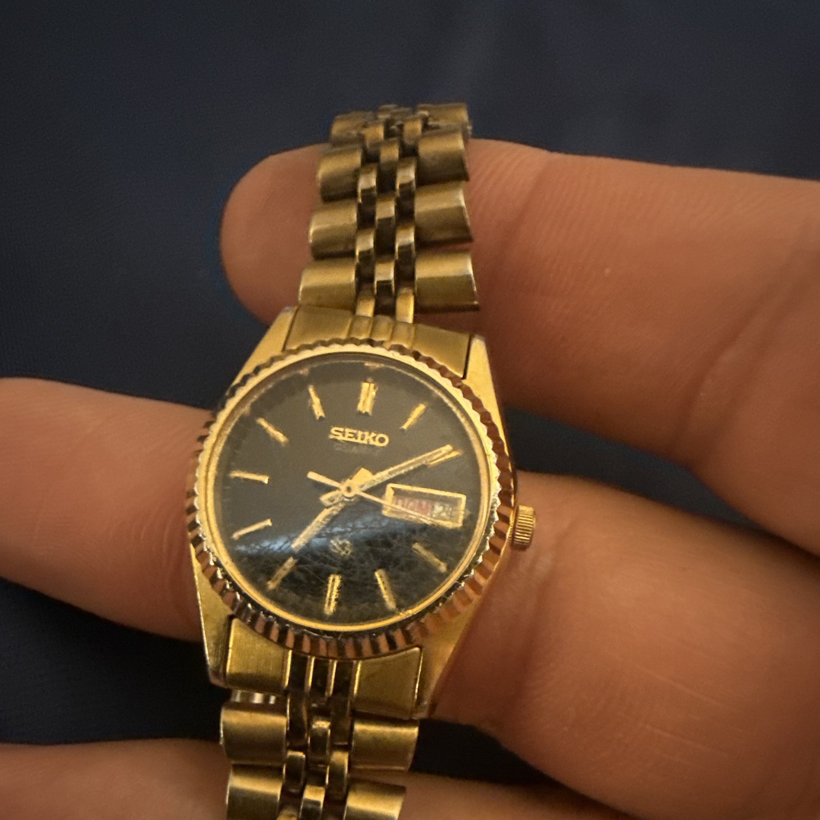Seiko Quartz women’s Dress Watch Day/Date Black Dial Gold Tone Metal Bracelet