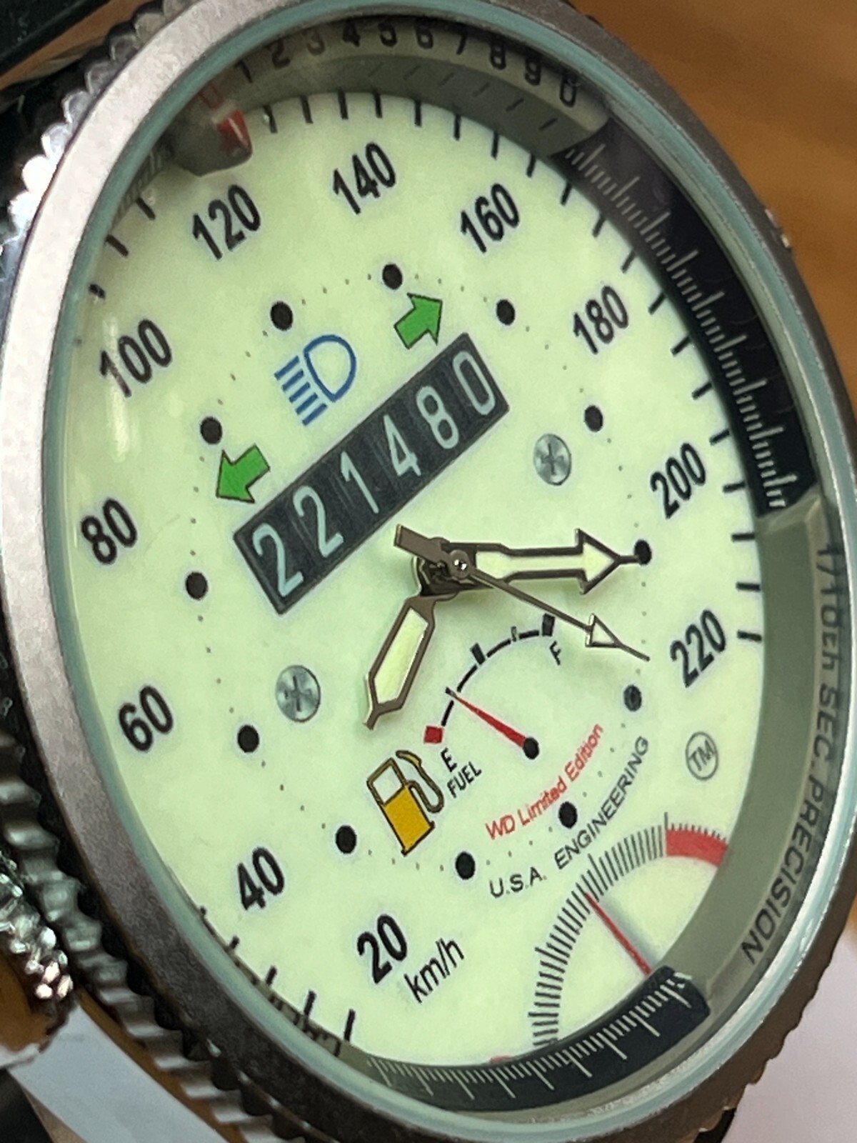 New Watch Quartz Speedometer Luminous Dial 48mm Silver Case 24mm Silicone Band