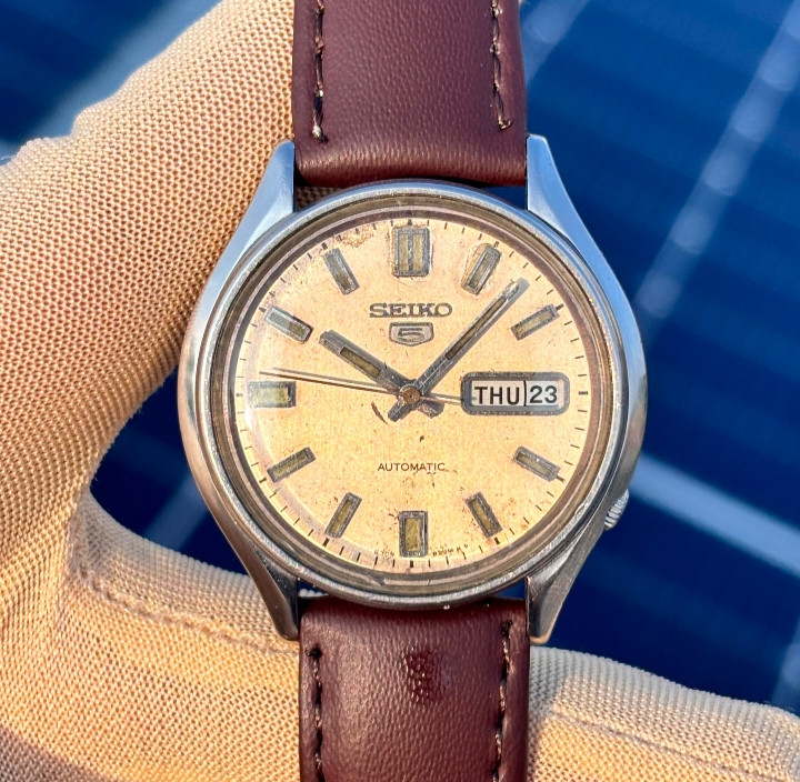 Vintage Seiko 5 Automatic Off-White Dial Japan Made Men’s Watch 6309-8230.