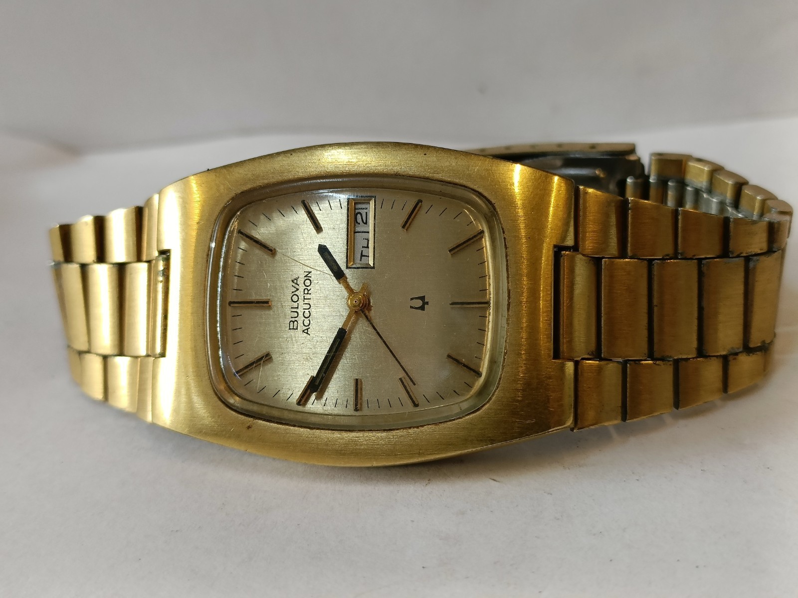 NOT WORKING REPAIR SPARE FOR PARTS BULOVA ACCUTRON QUARTZ SWISS MEN’S