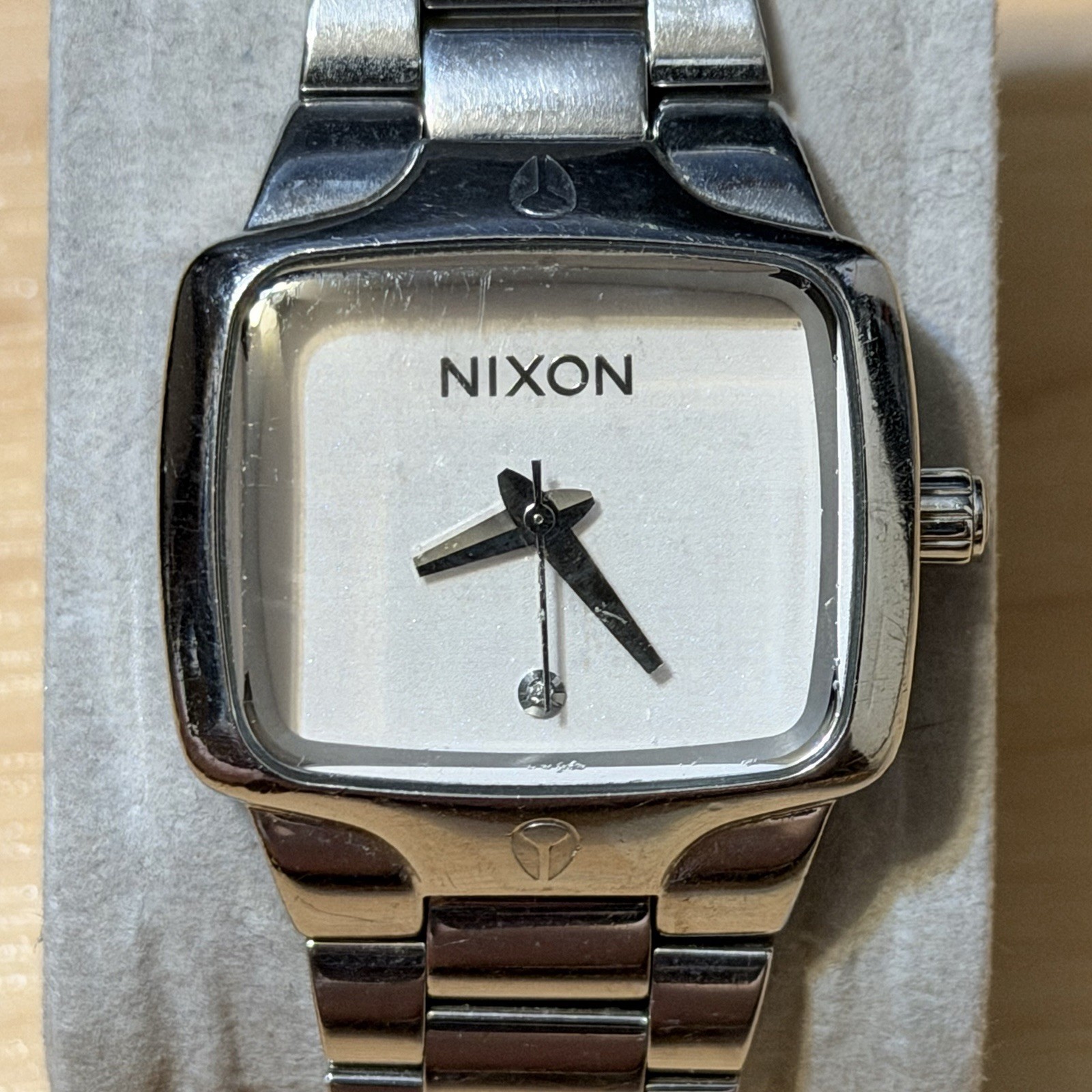 Nixon The Small Player V.I.P. Pass Women’s Analog Silver Surf Watch RUNS READ
