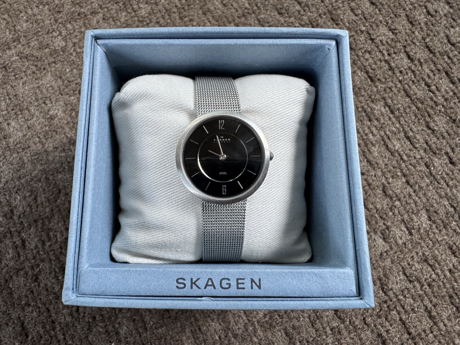 Skagen Ultra Slim Watch Made in Denmark w/ Box 471SSSBC Silver Mesh Black Dial