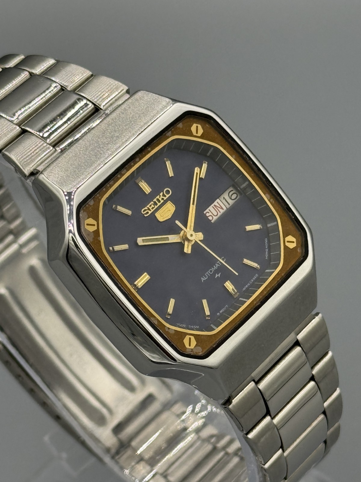 TV Shape Vintage Seiko 5 Automatic Blue dial Day/Date Men’s Wrist Watch Japan
