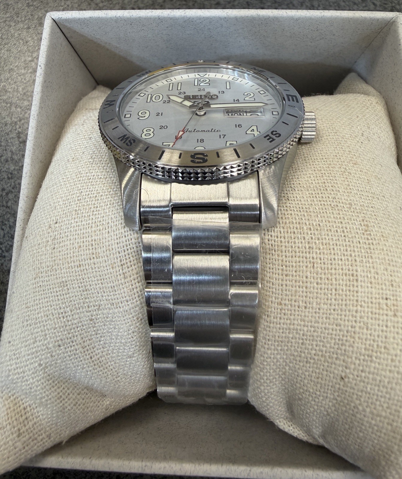 Seiko 5 Sports Automatic White Dial Steel Men’s Field Watch HDB007 Made In Japan