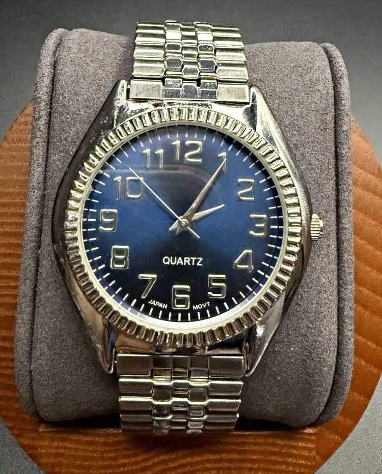 Quartz Blue Dial Unisex Watch Arabic Numerals Fluted Bezel Steel Bracelet