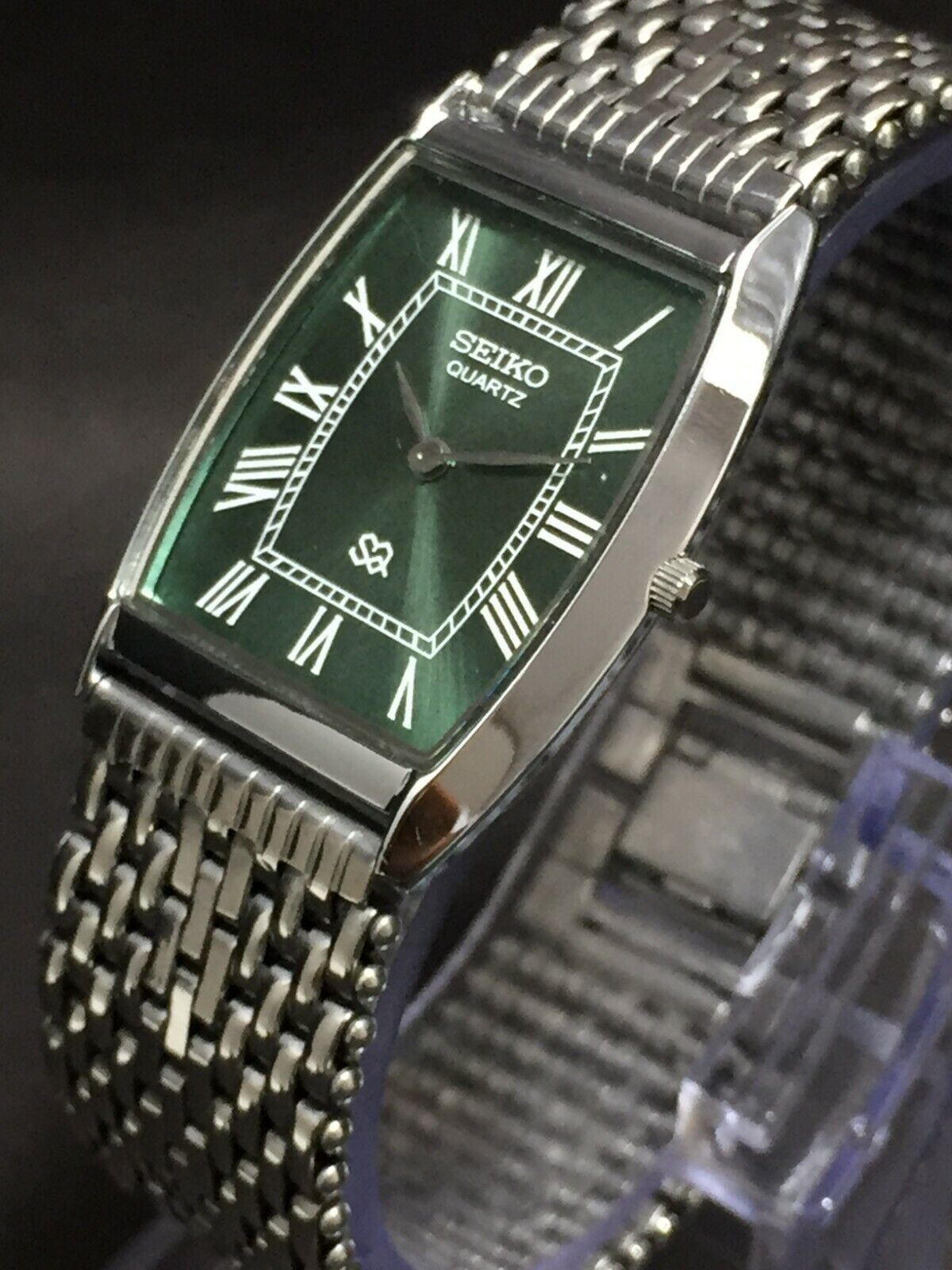Vintage Seiko Slim Quartz Green Face Curve Silver Japanese 30MM Mens Watch S11
