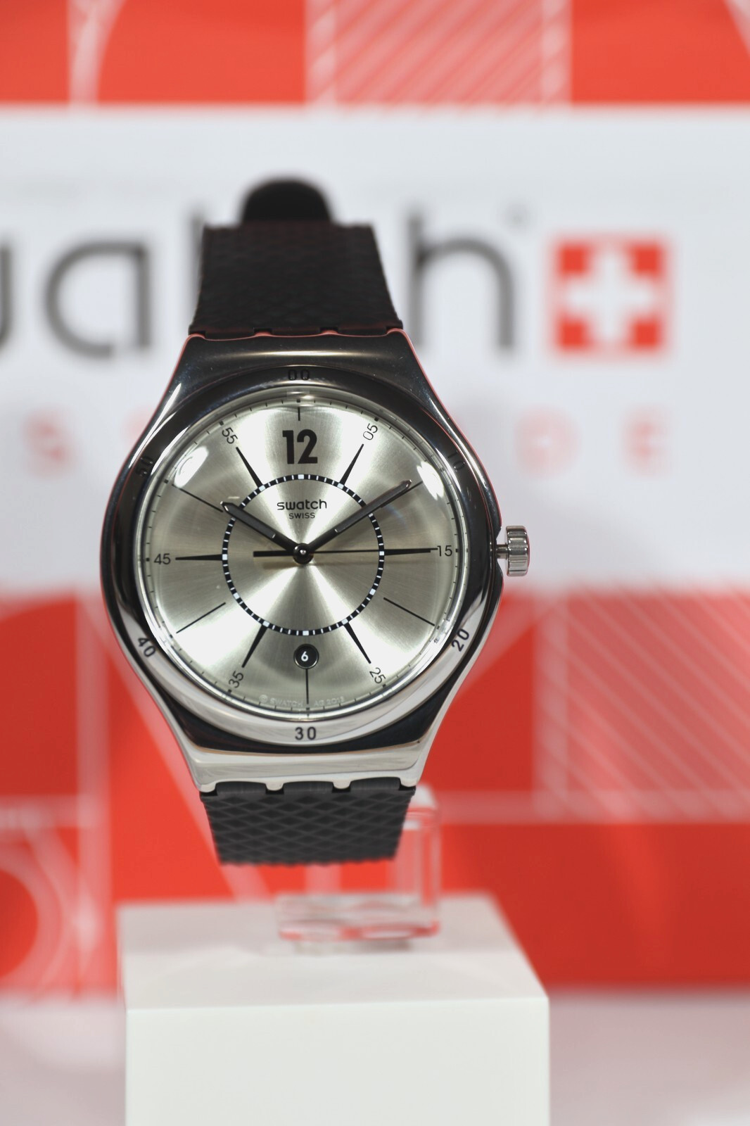 NEW Swiss Swatch Irony MOONSTEP Silver Stainless Steel Date Dial Watch YWS406