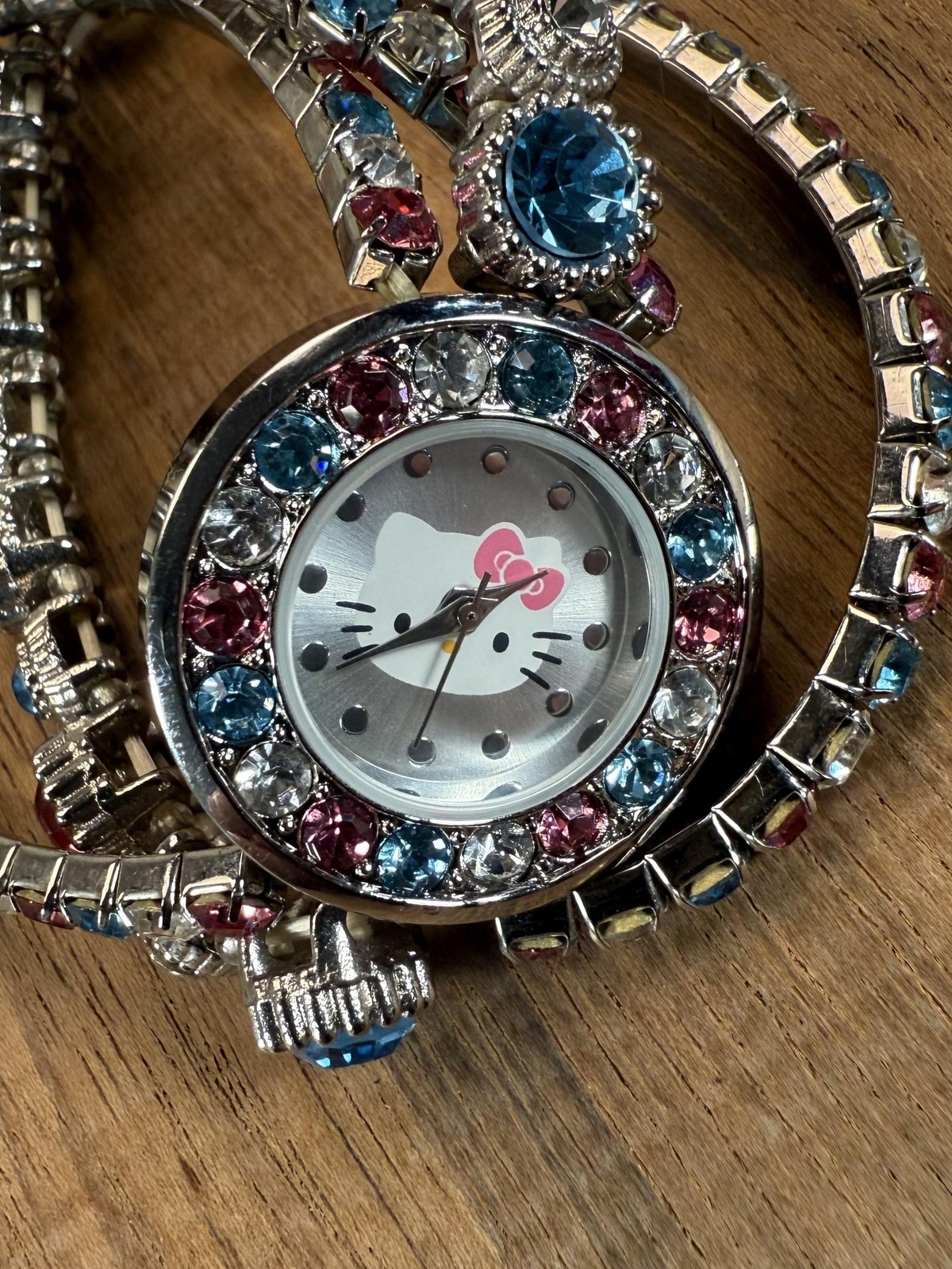 Hello Kitty Watch Womens Crystal Wrap Bracelet Silver Tone Quartz GEN075