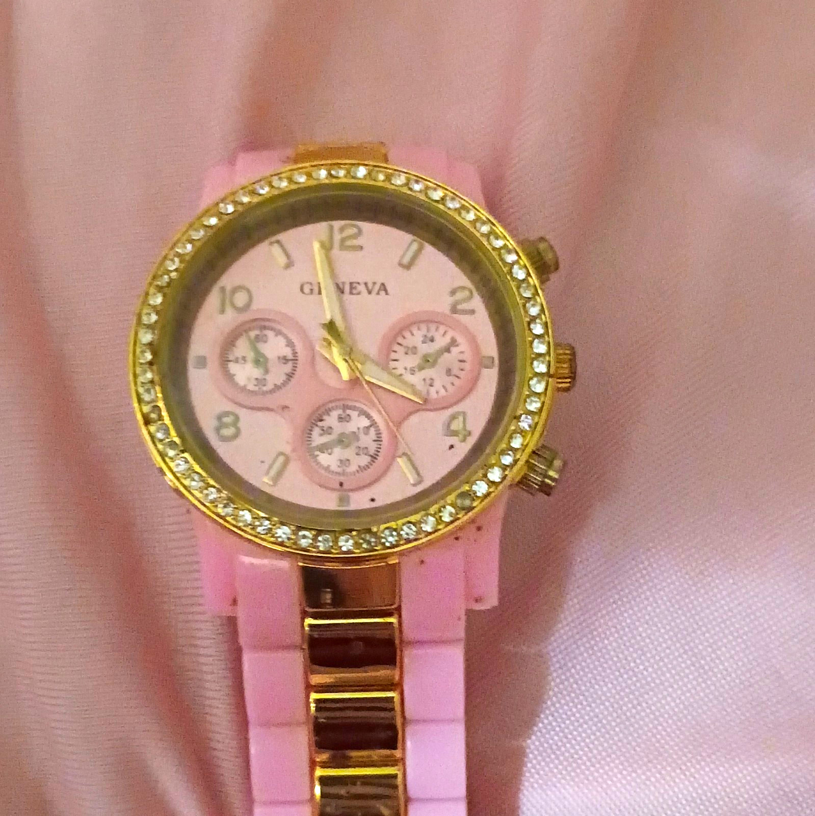 Geneva Quartz Analog Women’s Wristwatch Pink Dial Gold Case 40mm Gem Bezel