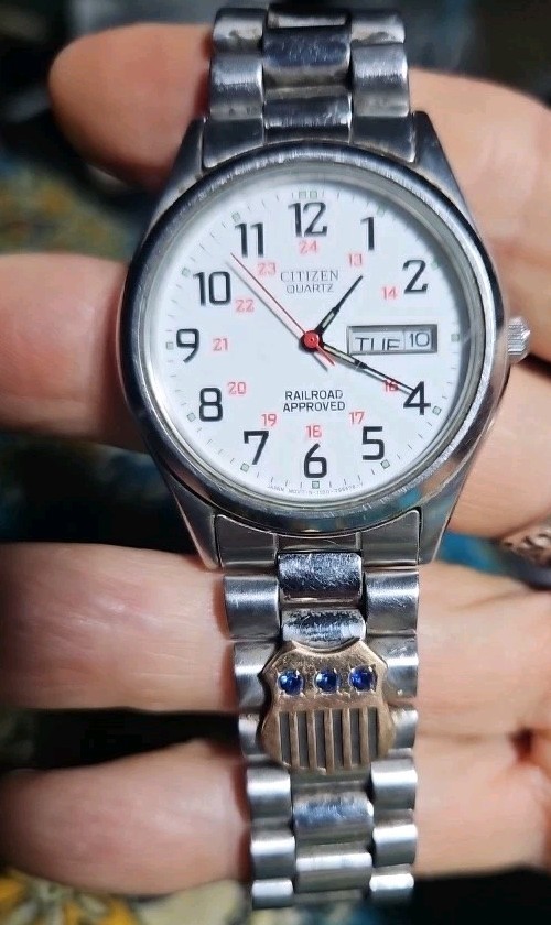 30 YEAR SAPPHIRE SHIELD CITIZEN Quartz Railroad Approved Men’s Wristwatch Works!