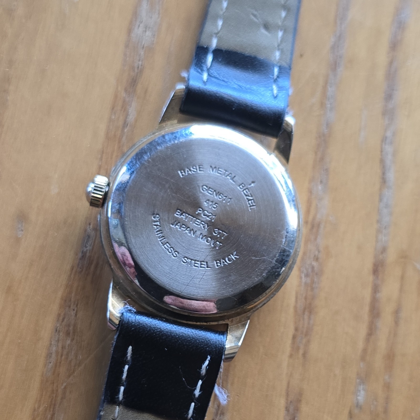 Women’s Quartz Analog Silver Tone Round Watch White Dial Black Leather Strap