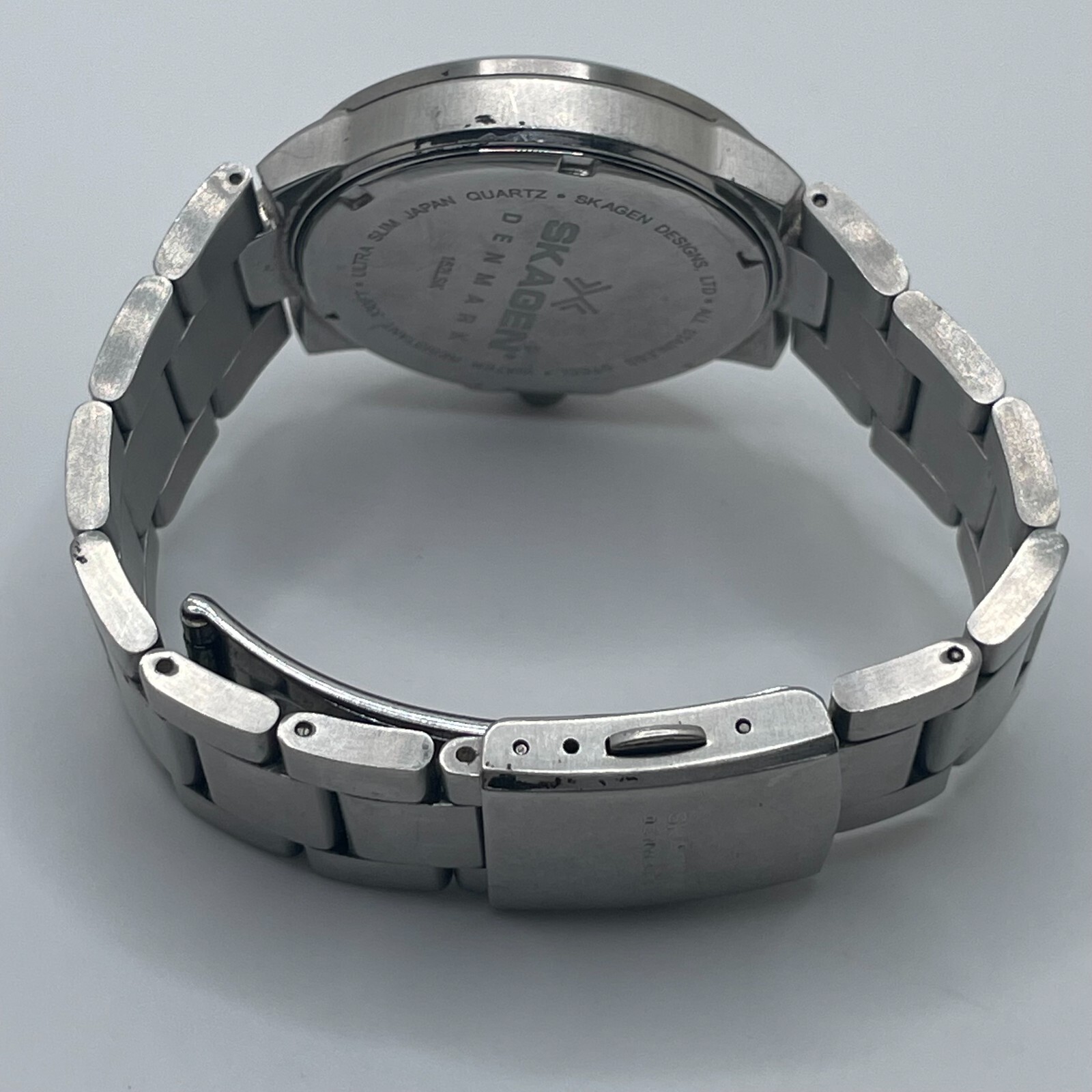 Skagen Womens Watch Day Date 24H Quartz Analog 36mm Silver Tone Case Dial Band