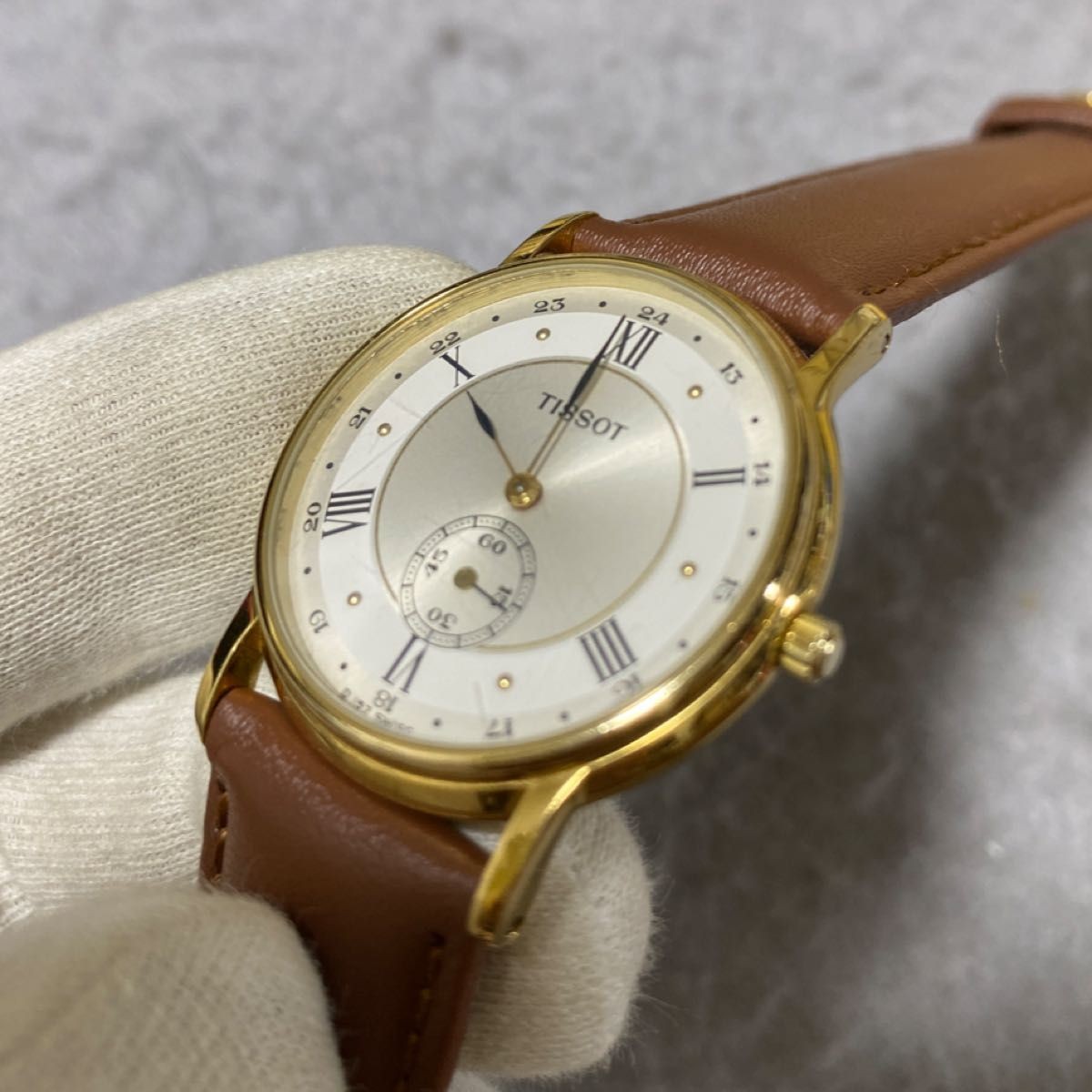Tissot Swiss Made Quartz Mens Unisex Watch Gold Tone Silver Dial Roman Numeral